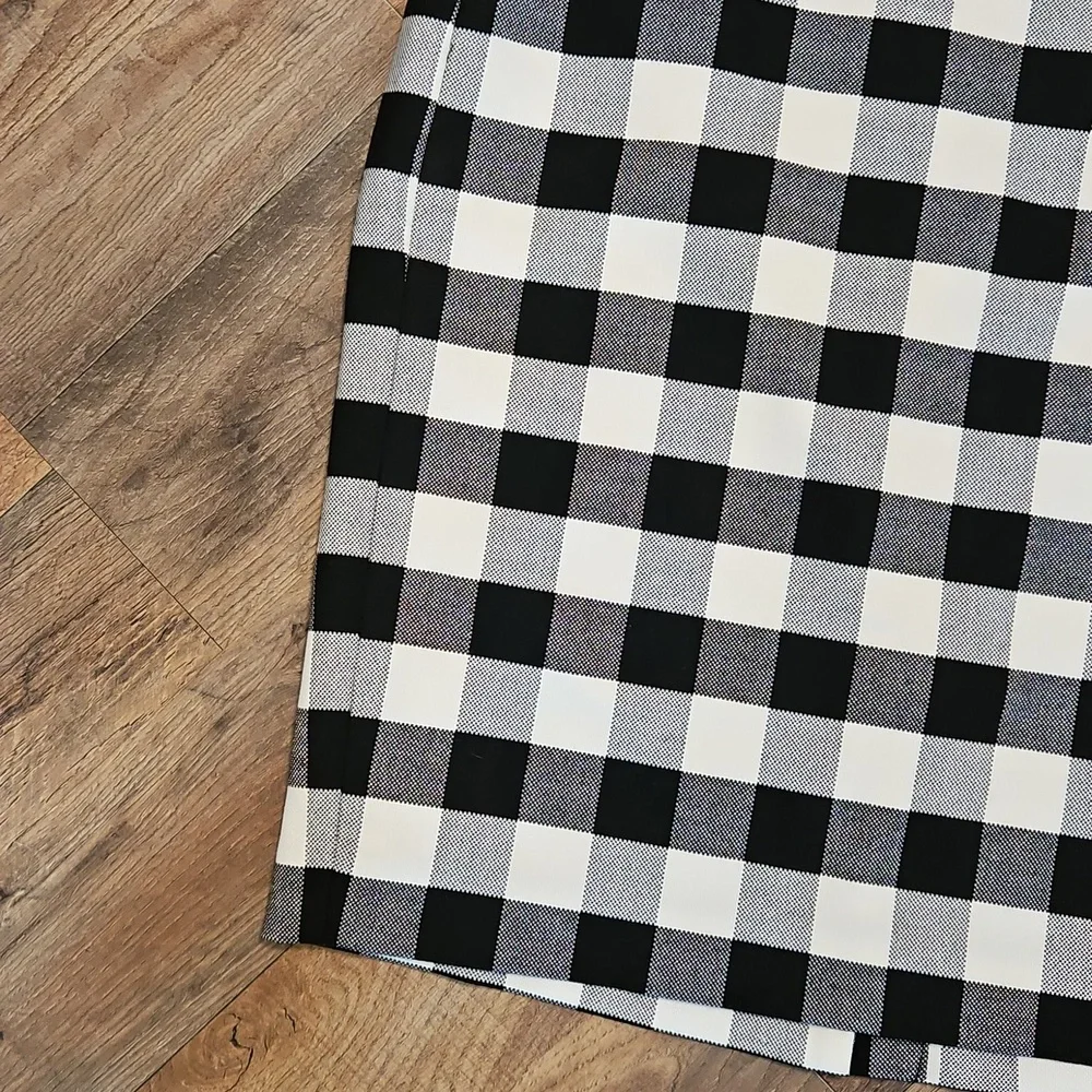 👗Ann Taylor Black and White Plaid Pencil Skirt